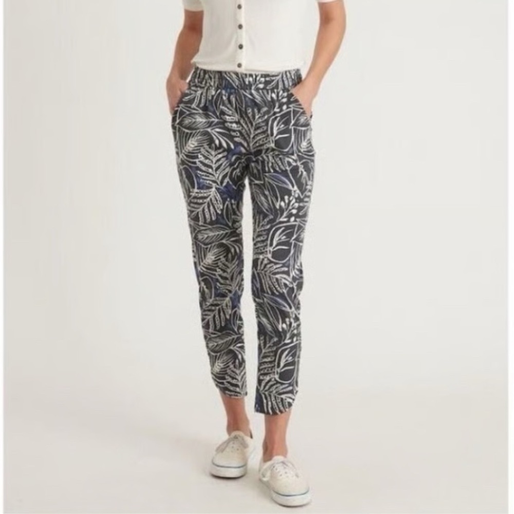 Marine Layer Allison Pant in Phantom White Foliage Palm Print - Size